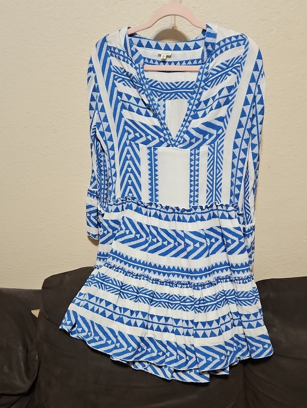 En Creme White and Blue Geometric V-Neck Midi Dress